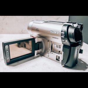 SONY DCR-DVD650 Handycam Video Recorder